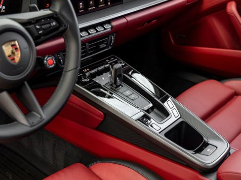 Used 2025 Porsche 911 Carrera w/ Premium Package image 27