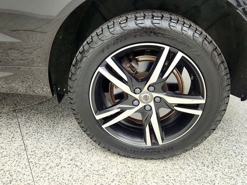 Used 2018 Volvo XC60 T6 R-Design w/ Convenience Package image 9