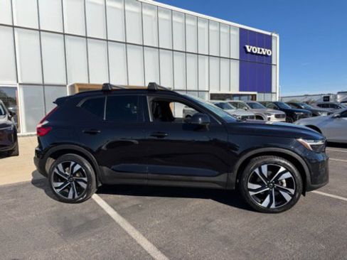 Used 2023 Volvo XC40 B5 Plus w/ Protection Package Premier AWD/4WD image 4