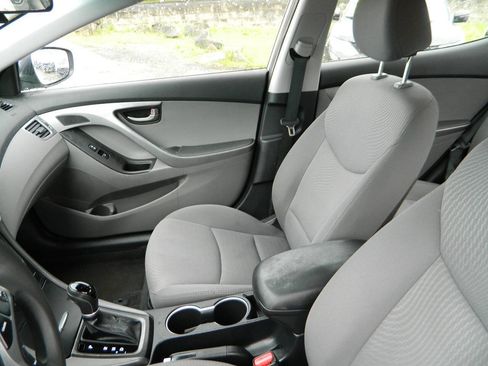 Used 2016 Hyundai Elantra SE image 13