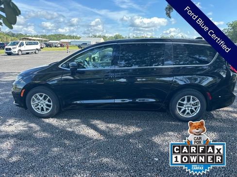 Used 2024 Chrysler Pacifica Touring-L FWD image 3