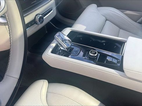 Used 2026 Volvo XC90 B6 Ultra AWD/4WD image 19