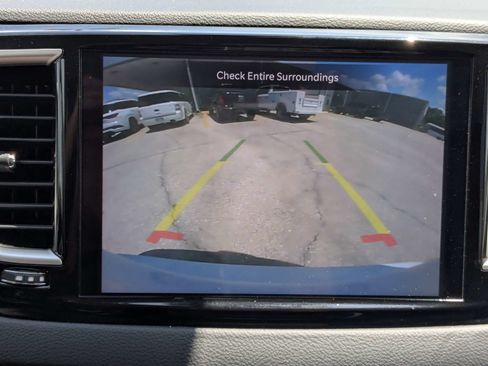 Used 2023 Chrysler Pacifica Touring-L FWD image 23