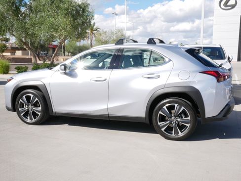 Used 2025 Lexus UX 300h FWD w/ Accessory Package (Z2) image 5