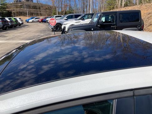 Certified 2024 Volkswagen Jetta SE image 7