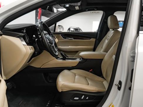 Used 2019 Cadillac XT5 Luxury FWD image 4
