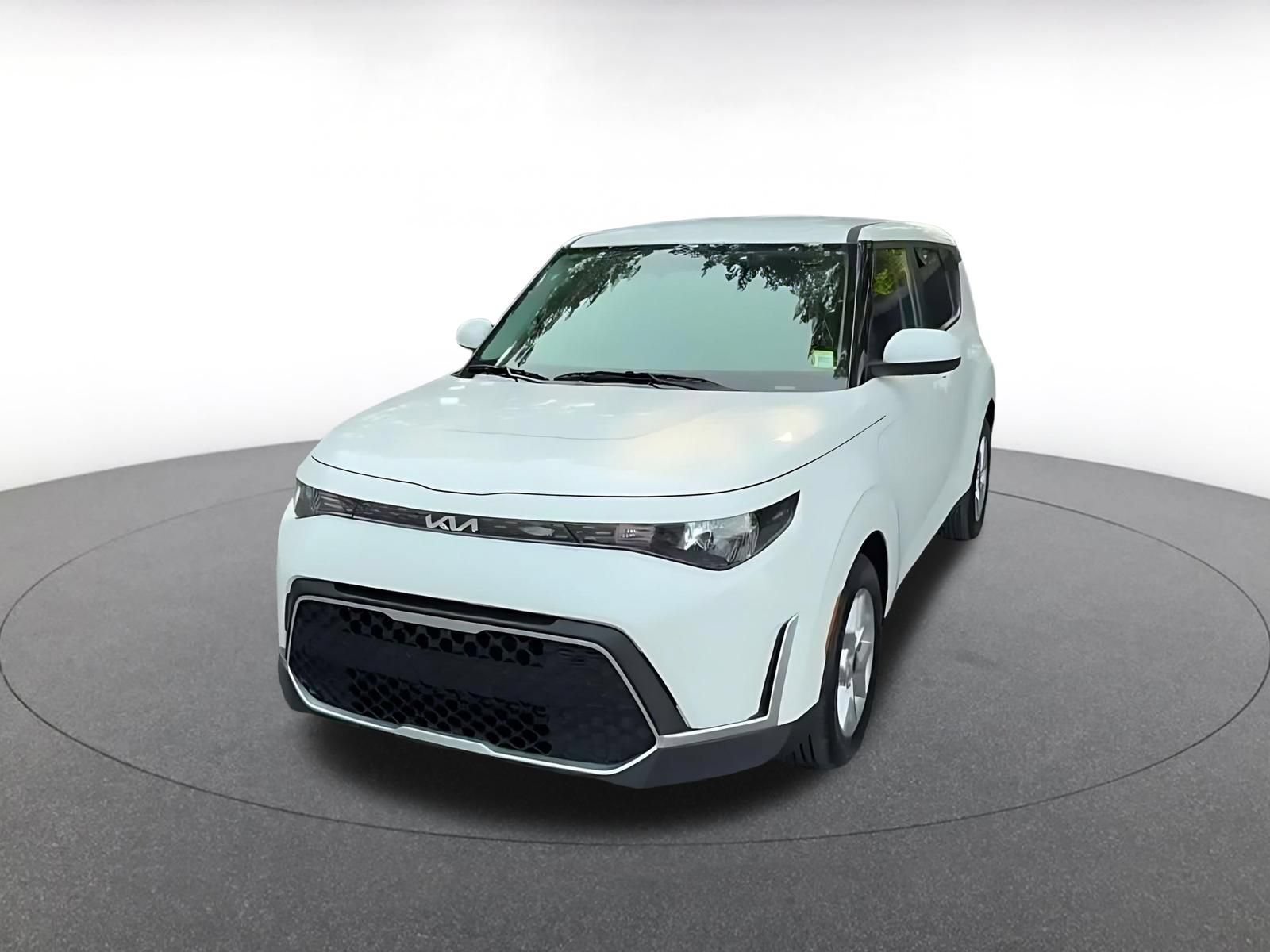 Used 2025 Kia Soul LX w/ LX Technology Package FWD image 6