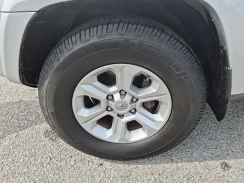 Used 2017 Toyota 4Runner SR5 RWD image 10