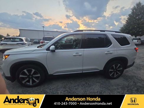 Used 2023 Honda Pilot Touring image 1