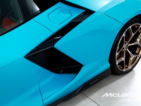 Used 2025 Lamborghini Revuelto AWD/4WD image 34