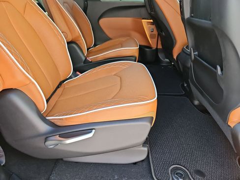 New 2026 Chrysler Pacifica Pinnacle image 20