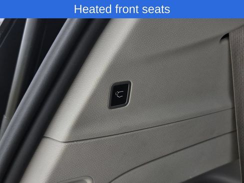 Used 2024 Chrysler Pacifica Touring-L FWD image 10