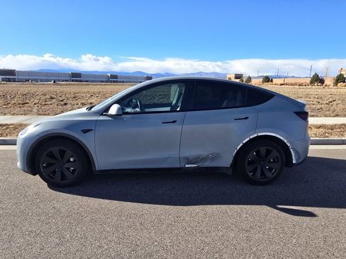 Used 2021 Tesla Model Y Long Range image 2