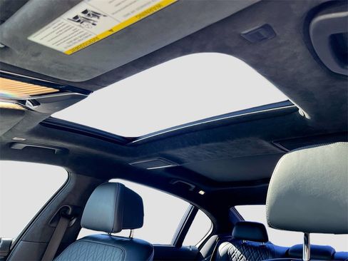 Used 2019 BMW 750i w/ Executive Package image 19