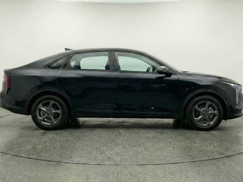 Used 2025 Kia K4 LXS image 11