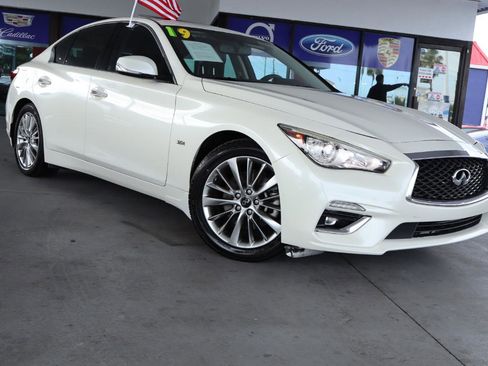 Used 2019 INFINITI Q50 Luxe w/ Cargo Package (L96) RWD image 3
