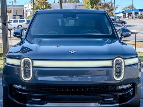 Used 2022 Rivian R1T Adventure image 2