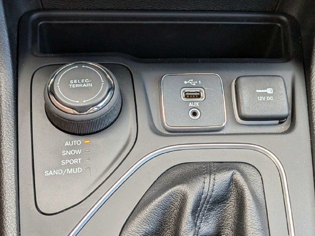 Used 2021 Jeep Cherokee Latitude Lux w/ Comfort/Convenience Group AWD/4WD image 26
