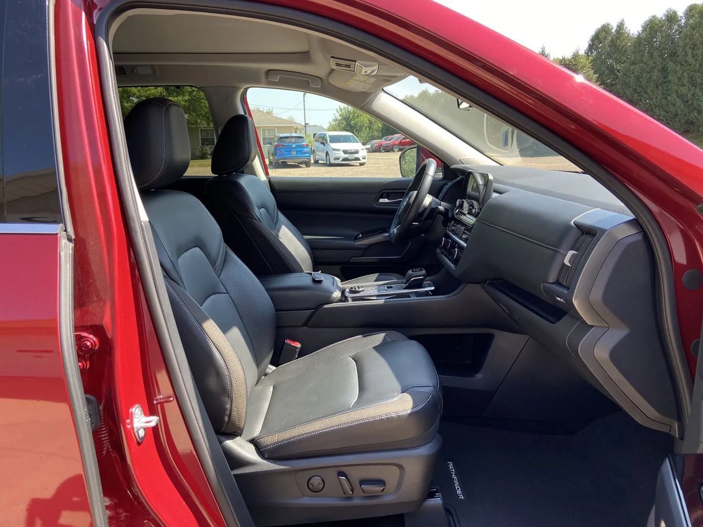 Used 2024 Nissan Pathfinder SL w/ SL Premium Package AWD/4WD image 14