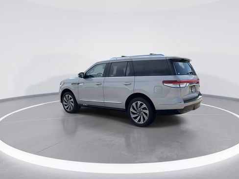Used 2022 Lincoln Navigator Reserve AWD/4WD image 5