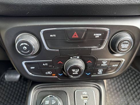 Used 2018 Jeep Compass Trailhawk w/ Leather Interior Group AWD/4WD image 23
