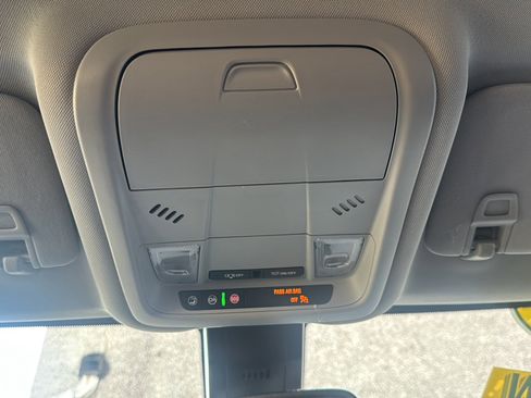 Used 2024 GMC Terrain SLE FWD image 35