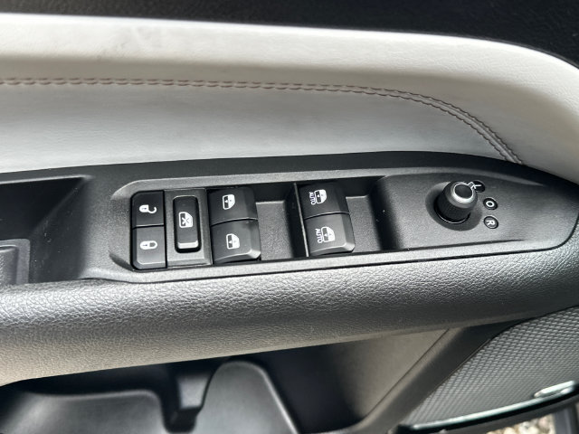Used 2023 Jeep Compass Limited w/ Sun and Sound Group AWD/4WD image 26