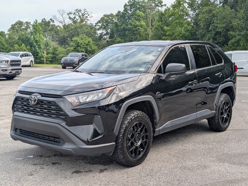 Used 2022 Toyota RAV4 LE FWD image 5