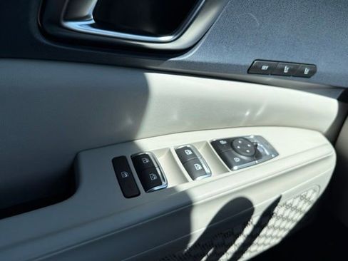 New 2026 Kia Carnival EX FWD image 24