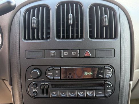Used 2002 Dodge Grand Caravan SE image 16