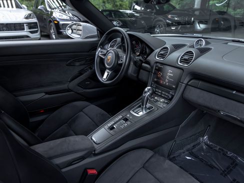 Used 2021 Porsche 718 Boxster Spyder RWD image 41