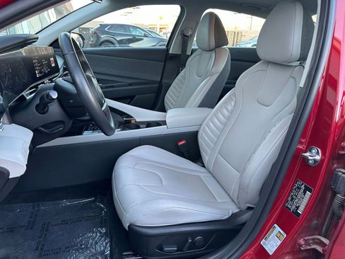 Used 2025 Hyundai Elantra Limited image 36