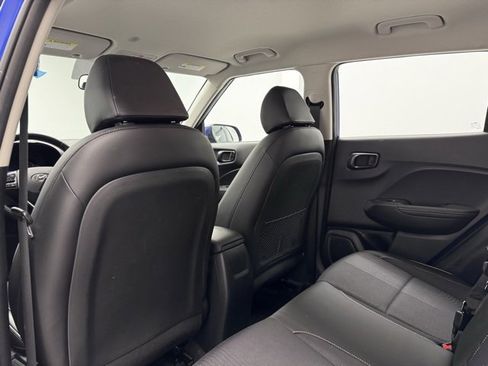 Used 2022 Hyundai Venue Limited w/ Cargo Package image 23