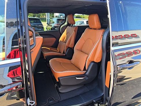 New 2026 Chrysler Pacifica Pinnacle w/ Trailer Tow Group image 15