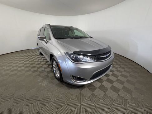 Used 2019 Chrysler Pacifica Limited FWD image 34