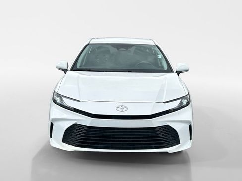 Used 2025 Toyota Camry LE image 9