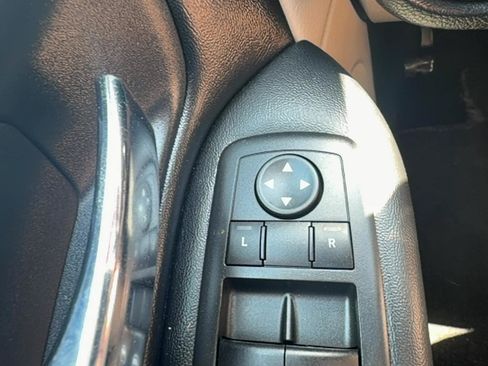 Used 2016 Dodge Grand Caravan SXT FWD image 17