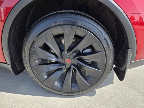 Used 2026 Tesla Model Y Long Range image 24