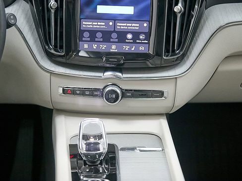 Certified 2024 Volvo XC60 T8 Ultimate w/ Protection Package Premier image 29