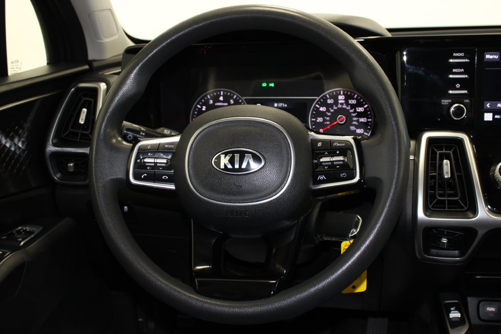 Used 2021 Kia Sorento LX AWD/4WD image 16