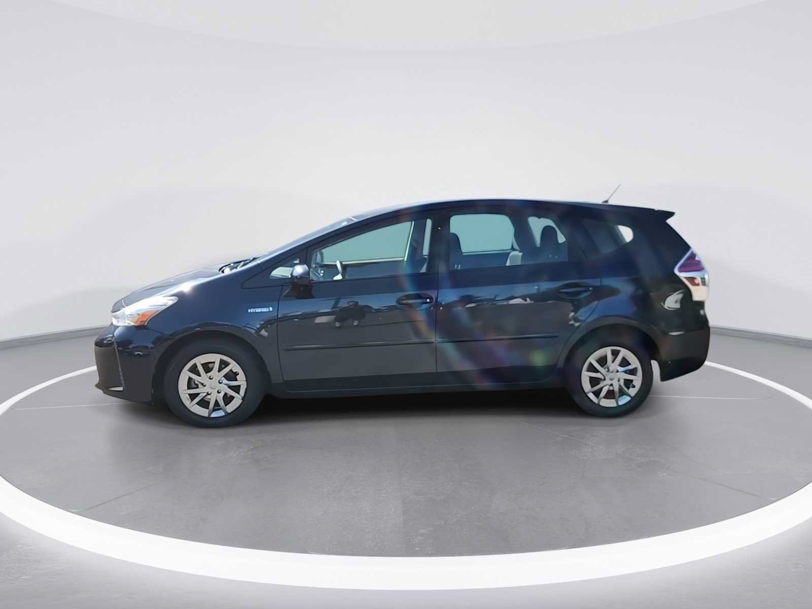 Certified 2017 Toyota Prius V Two FWD image 5