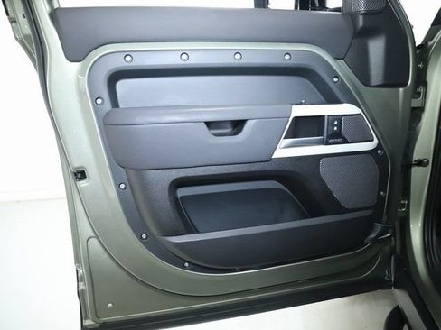 Certified 2022 Land Rover Defender 110 SE AWD/4WD image 18