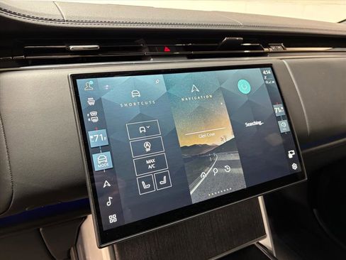 Used 2025 Land Rover Range Rover SE image 15