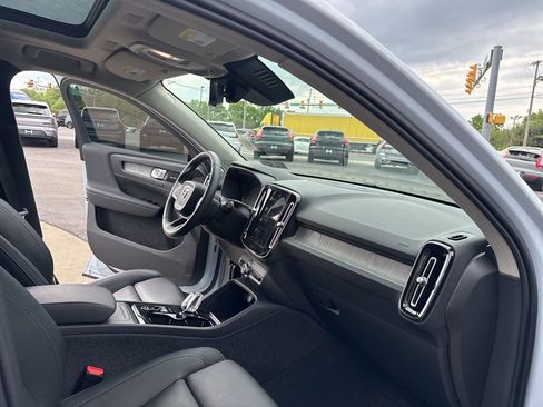 Used 2024 Volvo XC40 B5 Plus w/ Protection Package Premier AWD/4WD image 34