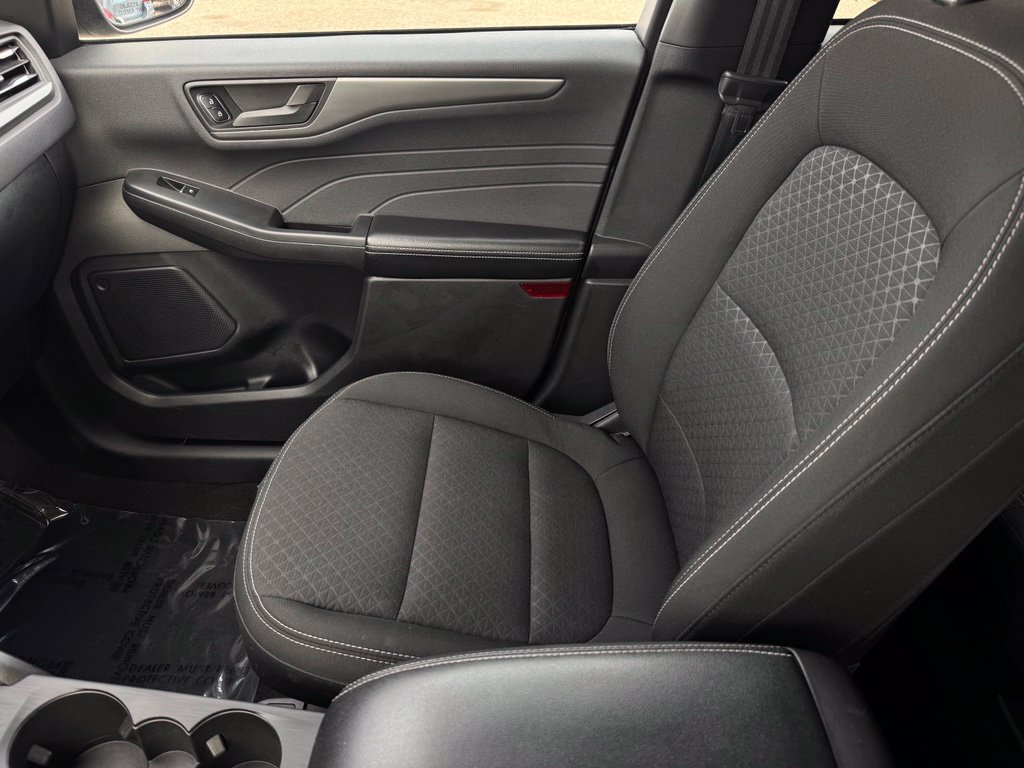 Used 2025 Ford Escape Active AWD/4WD image 28