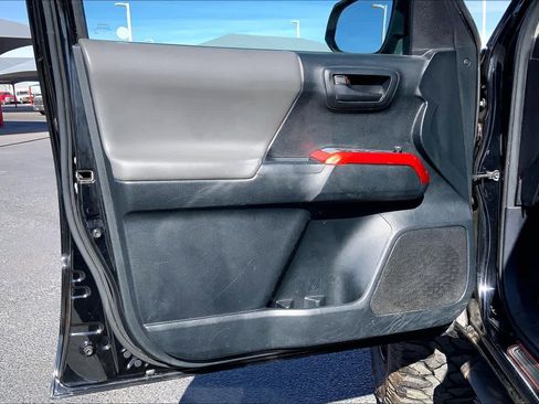 Used 2017 Toyota Tacoma SR5 w/ Tow Package image 22