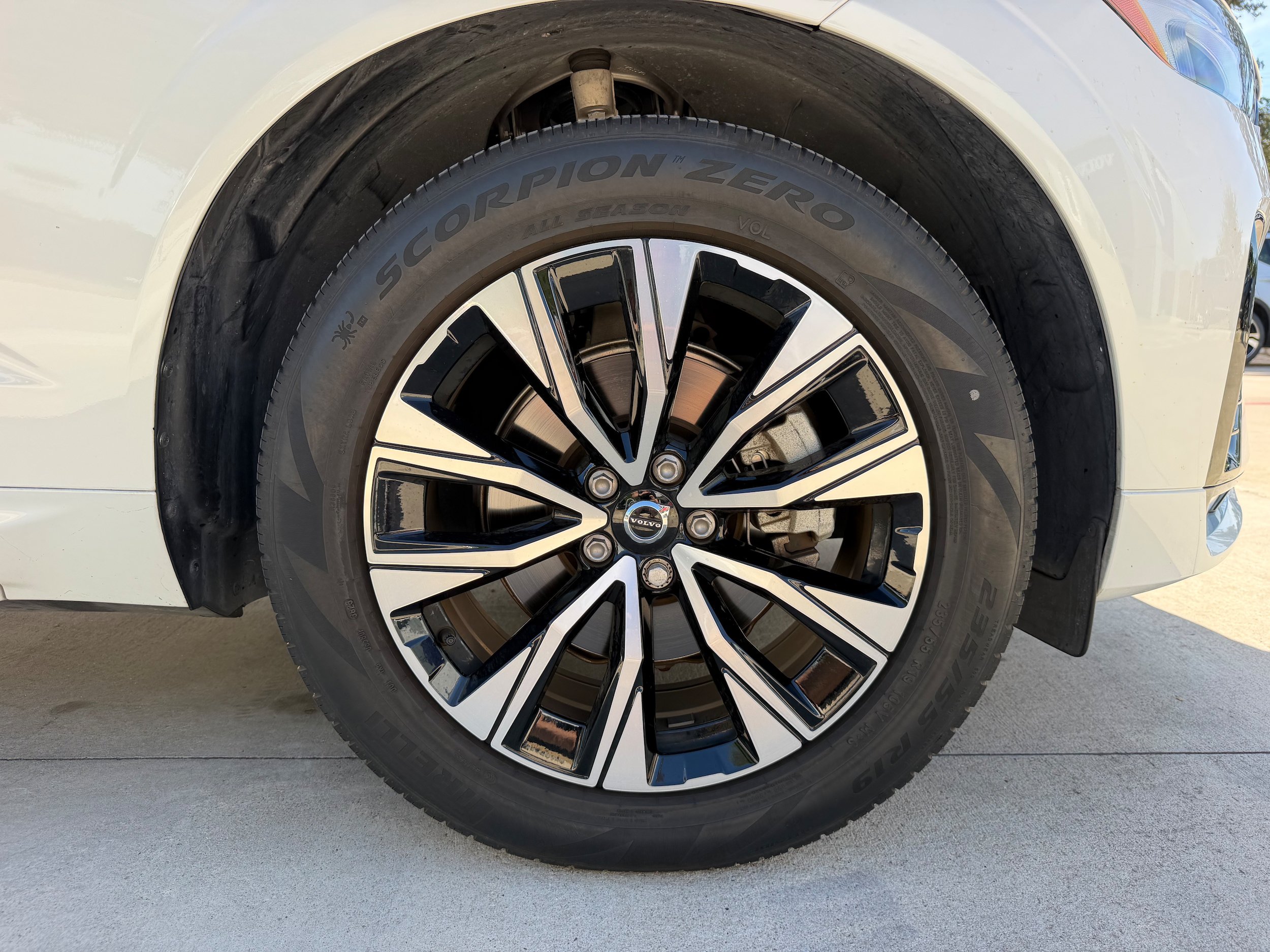Certified 2024 Volvo XC60 B5 Core w/ Protection Package Premier AWD/4WD image 8