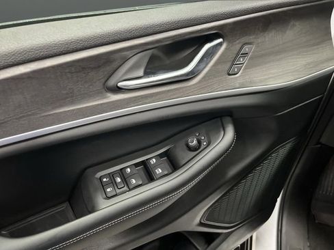 New 2025 Jeep Grand Cherokee Limited w/ Trailer Tow Package image 28