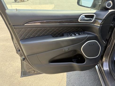Used 2020 Jeep Grand Cherokee Summit AWD/4WD image 19