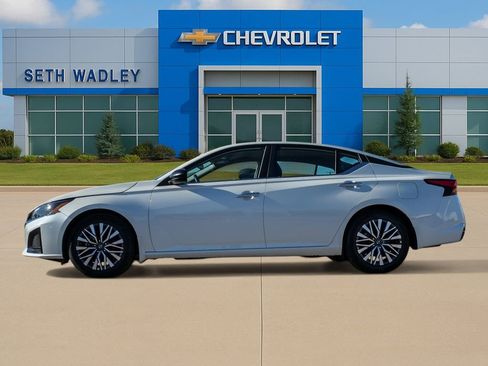 Used 2025 Nissan Altima 2.5 SV image 4